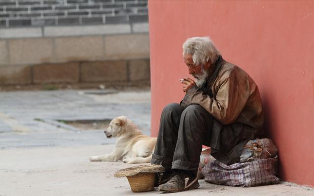 松鼠老爹章燎原：一袋坚果起家，从街头“小混混”到亿万富豪
