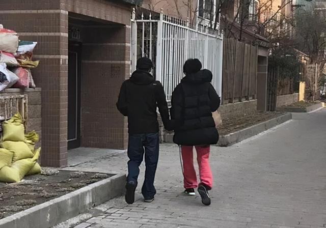 谢霆锋与王菲：80后爱上60后，爱情跨越20年，孩子分别扔给前任