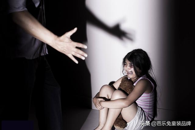 芭乐兔丨孩子视角下的痛苦，是否会走进家暴的“轮回”？