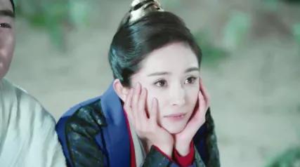 杨幂新剧引争议，35岁演“古偶少女”：这次被骂，她冤吗？