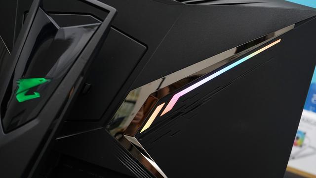 技嘉AORUS FI32U電競顯示器評測：4K+144Hz的高分高刷屏
