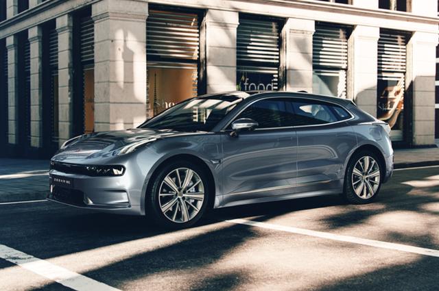 全景天幕的“天花板”应该是什么颜色？我们给“破案”了