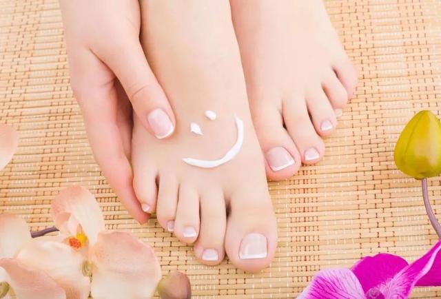 女性想知道自己是否健康，低头看看脚就知道，如有4个现象要留心