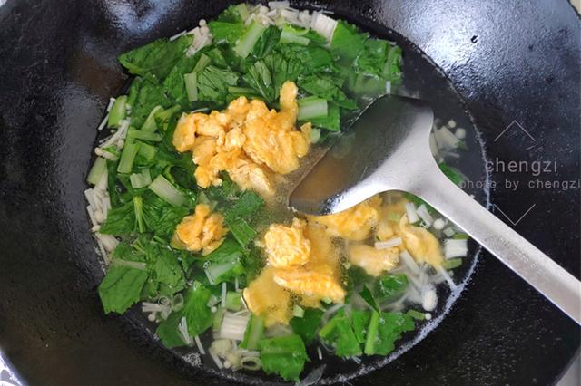 秋天干燥易上火，多给家人煮这汤喝，清爽含钙高，应季而食好度秋