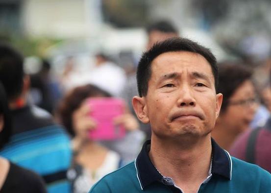 新型“啃老族”出现，父母还被“蒙在鼓里”，反而觉得孩子很上进