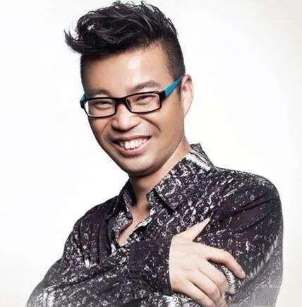 首先要扒的当然就是最为人熟知且震惊的,"丑男"王迅频频出轨一事!