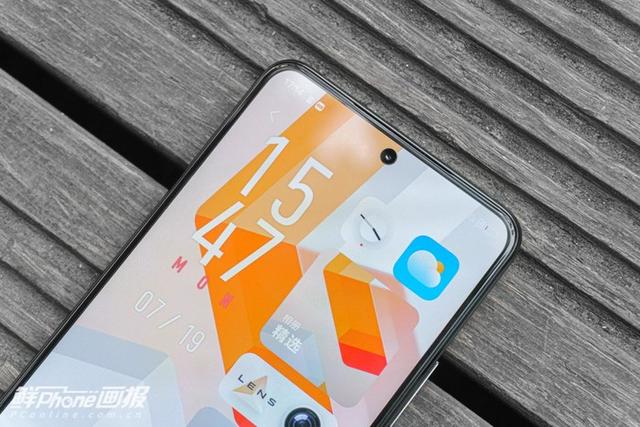 曲屏手机用腻了，快来考虑一下这些直屏好物吧