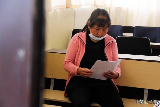 大山里女人生娃有多难？云南孕妇羊水破了，路上耽误太久生悲剧