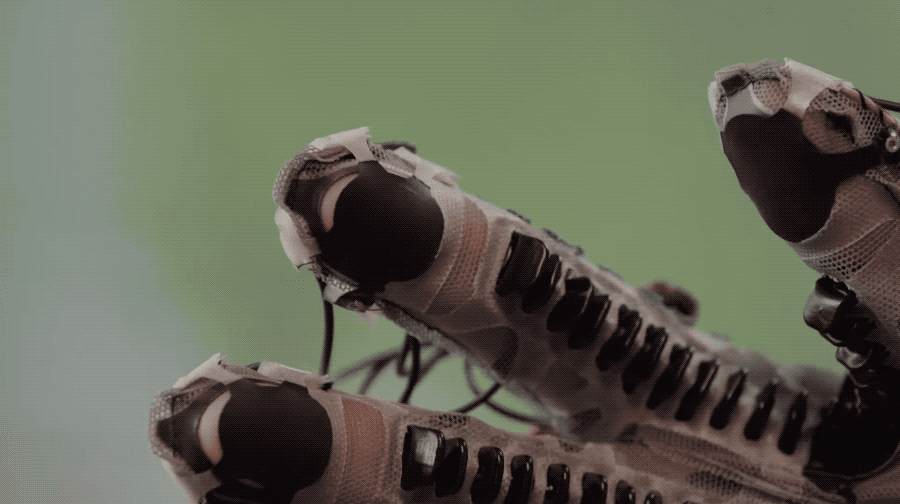 Meta研发触觉手套，有人想在元宇宙撸猫，有人产生大胆的想法