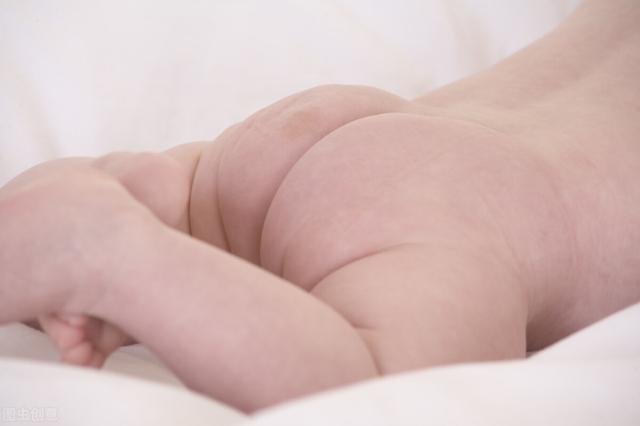 宝宝总是小屁股红，宝妈试试这几个护理方法轻松解决红臀问题