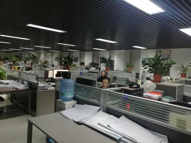 腾讯员工因“每天在岗不足8小时”被辞，反诉要加班费等500余万