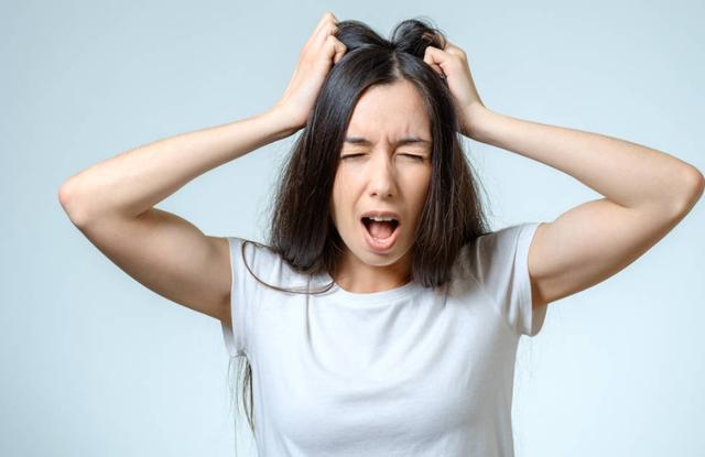 男人50岁后眉毛变长，意味着什么？不妨花一分钟解读下