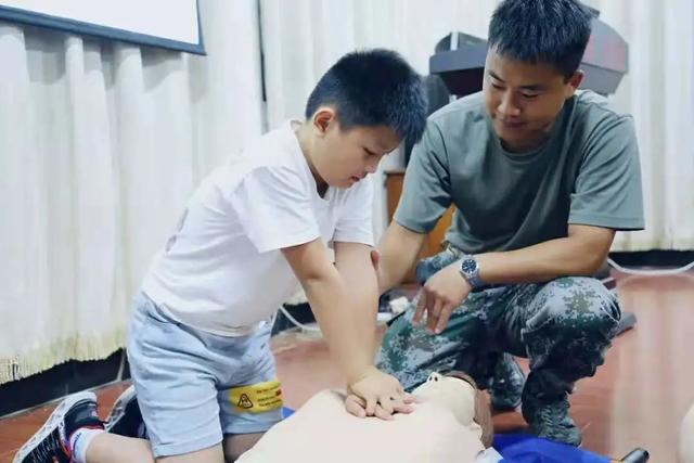 全封闭军事化管理学校怎么教育孩子(军事化管理封闭式学校对孩子好吗)(图26)