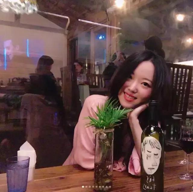 接吻跳舞的画(素描画接吻)