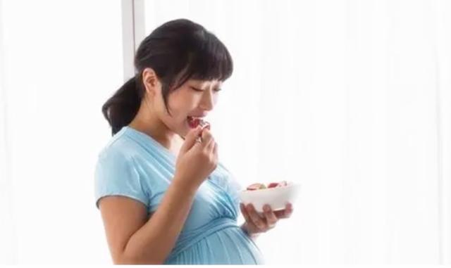 为啥老人认为冬天生孩子比夏天好？并非全是迷信，冬天生娃有优势