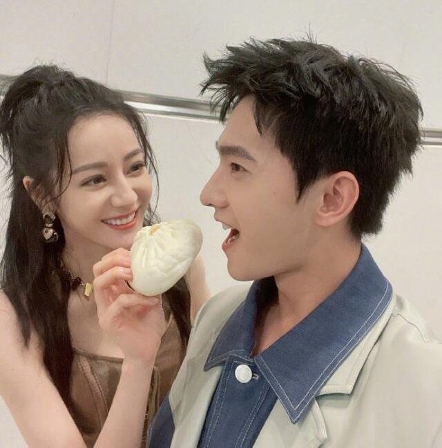 迪丽热巴真正男朋友2021-5(迪丽热巴女明星合照)-喜多多资讯网