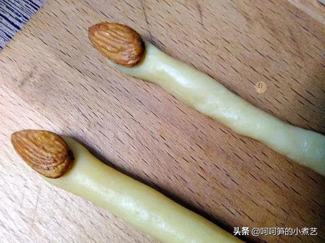 万圣节到了，胖胖的女巫手指饼干，好吃又有趣，和孩子一起过节
