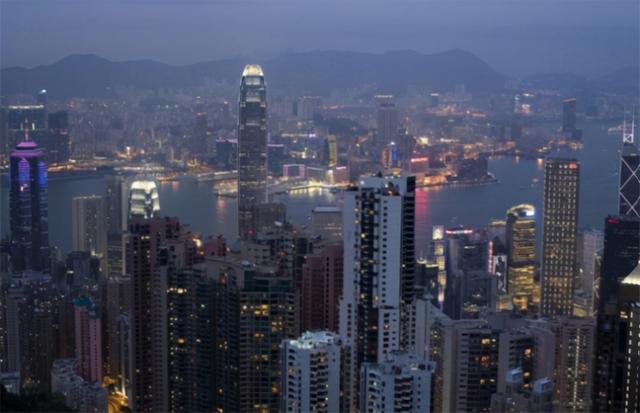 2002年 香港经济遭遇严重困难 朱镕基 我就不相信香港会搞不好 全网搜