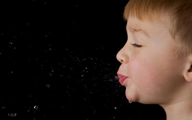 俗语“晨不吐口水、晚不流汗水”，是什么意思？有科学依据吗？