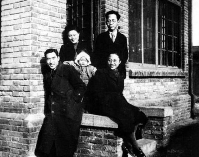 1982年,萧明华的骨灰被台湾老人带来北京,4天后葬入八宝山