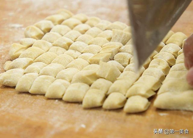 想吃零食不用买，4种面食详细做法，不用烤箱不发面，几分钟出锅