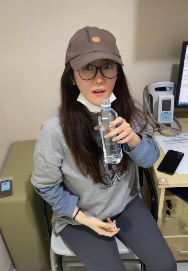宋丹丹独子再当爹，同父异母弟弟备战冬奥会，英达偏心只爱小儿子