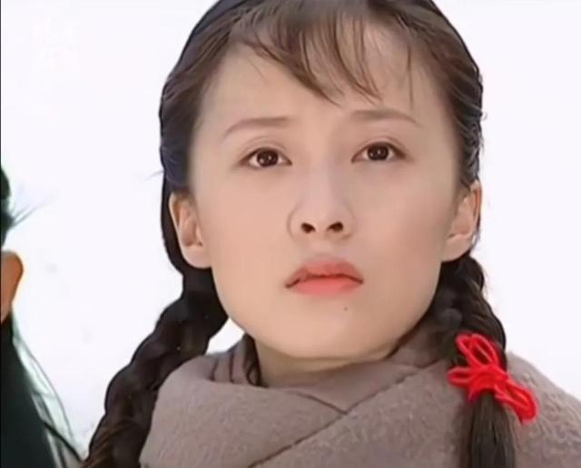 徐露在2001年版本的《情深深雨濛濛》里饰演失心疯的可云虽然全剧的大