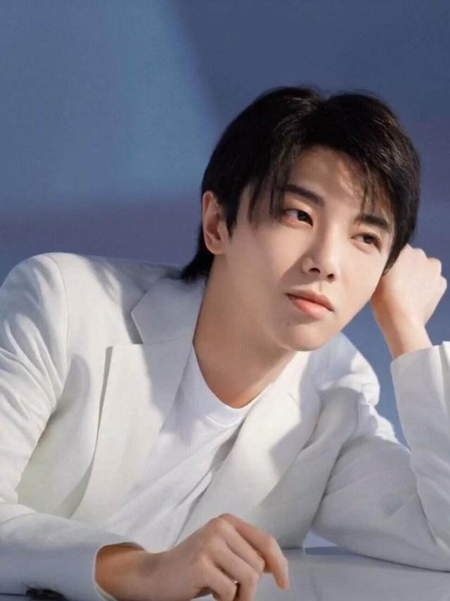 华晨宇放不下的女孩是谁(华晨宇的公认的女朋友是谁)