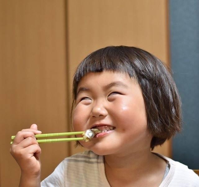 女儿和爸爸如出一辙，爸爸：希望女儿长出自己的风格，点赞