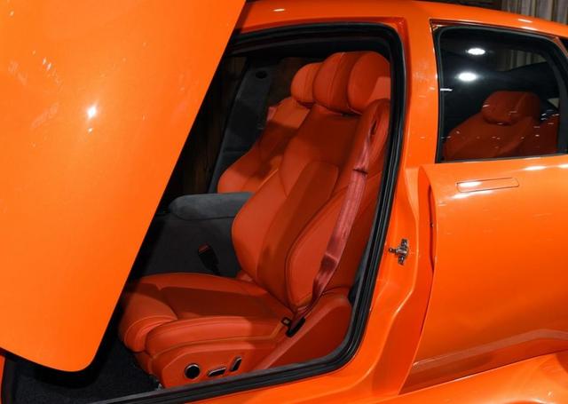 松散机车整了一台“保时捷”，续航可达800km，3.8S即可破百