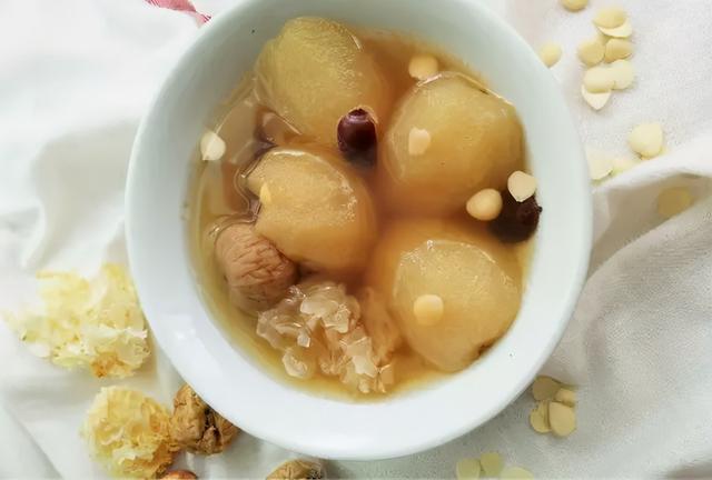 白糖、红糖和冰糖，你以为没多大区别？其实三者功效差异大着呢