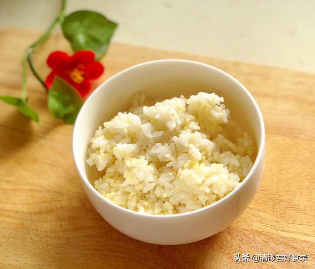 天气冷，老年人记得饮食要“三多三少”，营养充足，平安度过冬天