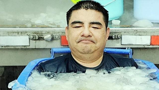 在文德元的连番炮轰之下,2015年陈光标在接受采访时自爆"冰桶挑战"