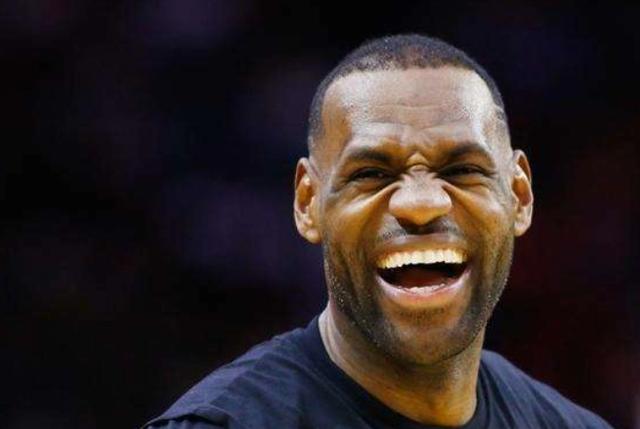 长期吸烟的男性，过了45岁，若能完成这4个动作，说明身体还不错