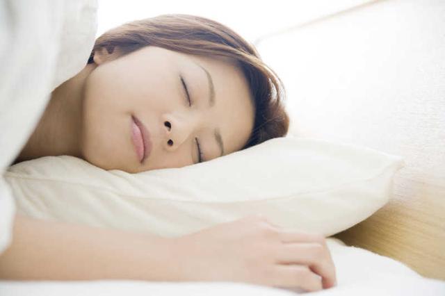 为何说穿袜子睡觉入眠更快更深？日本人长寿，跟他们穿袜子有关？