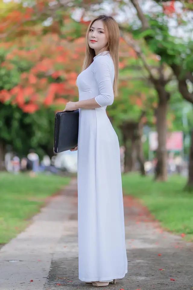 很美的纯色奥黛美女 全网搜