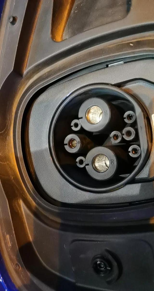 新能源汽车的便携式充电桩