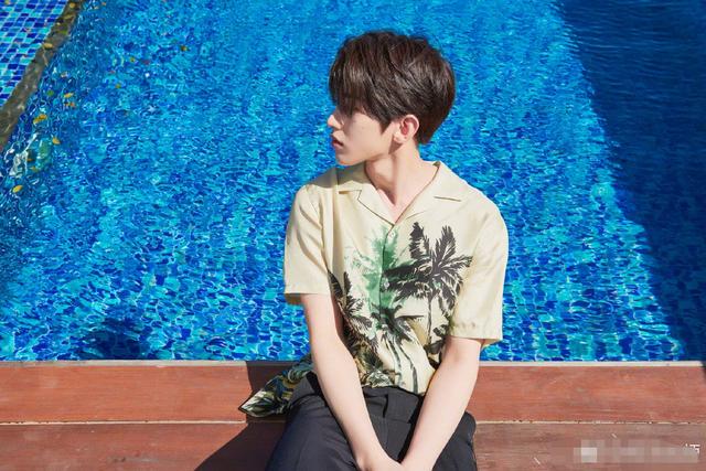 蔡徐坤豪宅为什么是粉色的(蔡徐坤现在居住在哪个城市)