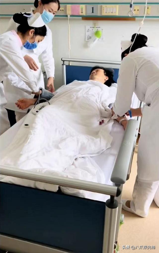冯巩亲自下厨度中秋，张纪中一家五口合家欢，李彬在医院送祝福