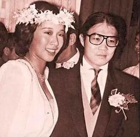 从神仙颜值，到曾志伟感慨"惨不忍睹"，是谁"毁灭"了香港小姐？