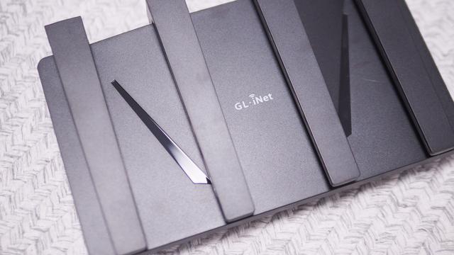 为刷机而生，首款支持原生Openwrt的WIFI 6路由——GL-AX1800体验
