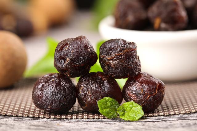 手脚冰凉怎么办？试试小米桂圆红枣粥