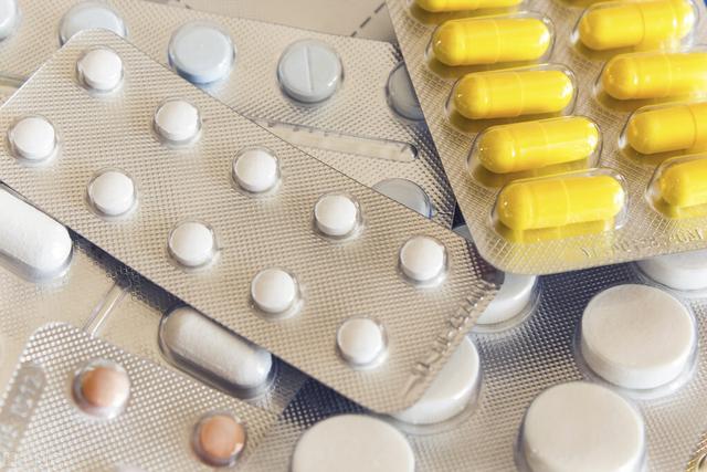 骨关节炎疼痛难忍，长期吃药又怕伤胃怎么办？合理选药很重要