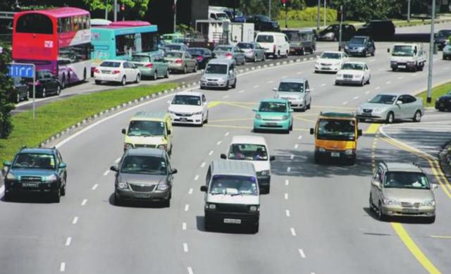 价格离谱，特斯拉Model3新加坡上市人民币75万，上路还得再付20万