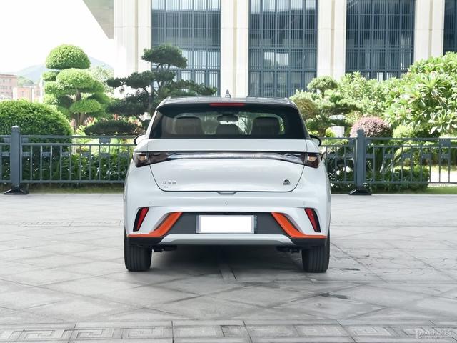 比亚迪海豚成功了，颜值高配置多，续航达405KM，首月卖出3000台