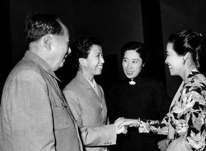 刘少奇女儿向毛主席“告状”，得知后，主席给王光美写去了一封信