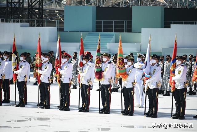 華人眼鏡兵不少：新加坡閱兵式的細節不止這些，看完漲知識