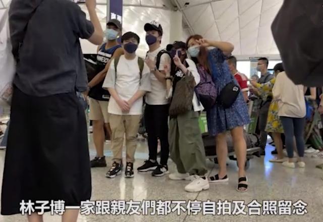 50岁港星全家移民英国后陷入困难！租不到房子，子女找不到学校