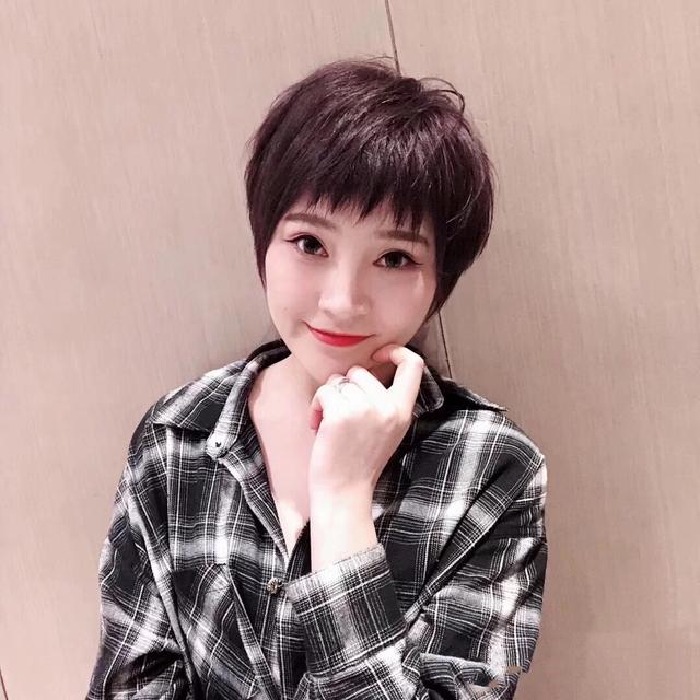 50 60岁的女士依然优雅 几款好看的短发造型 修饰脸型更大方 太阳信息网