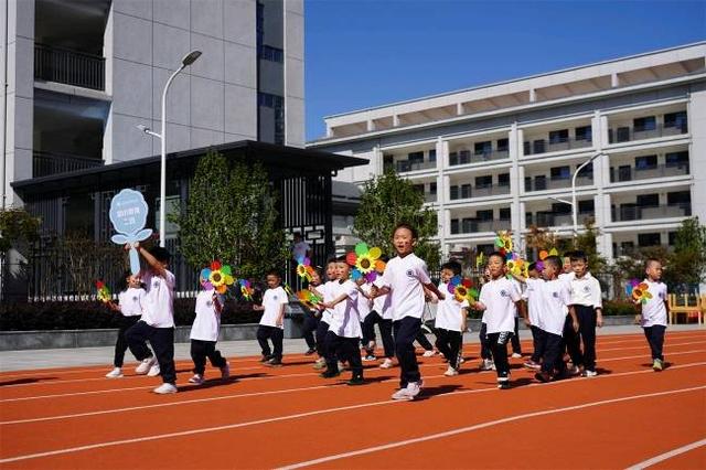 童心向党爱祖国 快乐运动促健康—汉江实验学校幼儿园亲子运动会